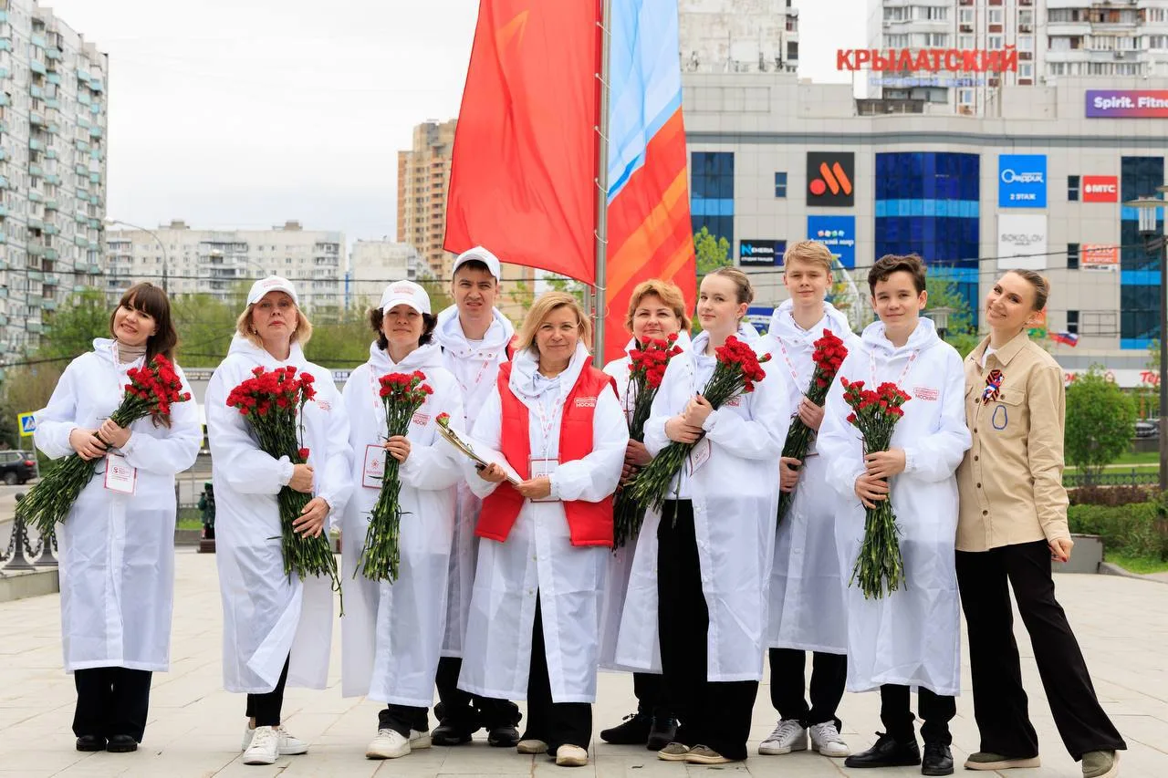 Городская акция «Цветы Победы»: студенты КЭСИ почтили память защитников Москвы