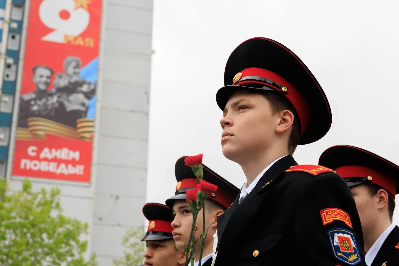 Городская акция «Цветы Победы»: студенты КЭСИ почтили память защитников Москвы